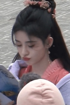 她在洗碗我在后面老扒